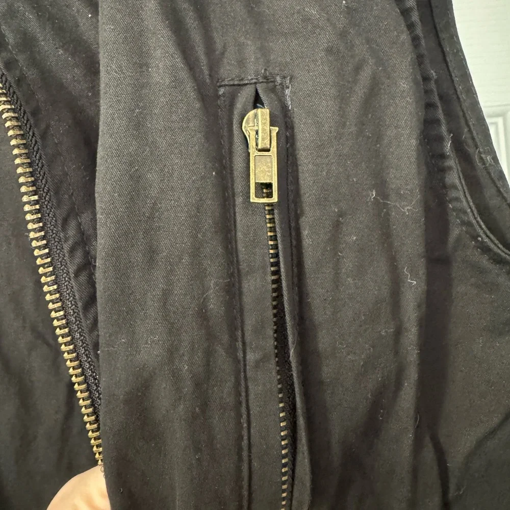 Zenana Outfitters Black Hooded Vest - READ FULL DESCRIPTION - Picture 4 of 9